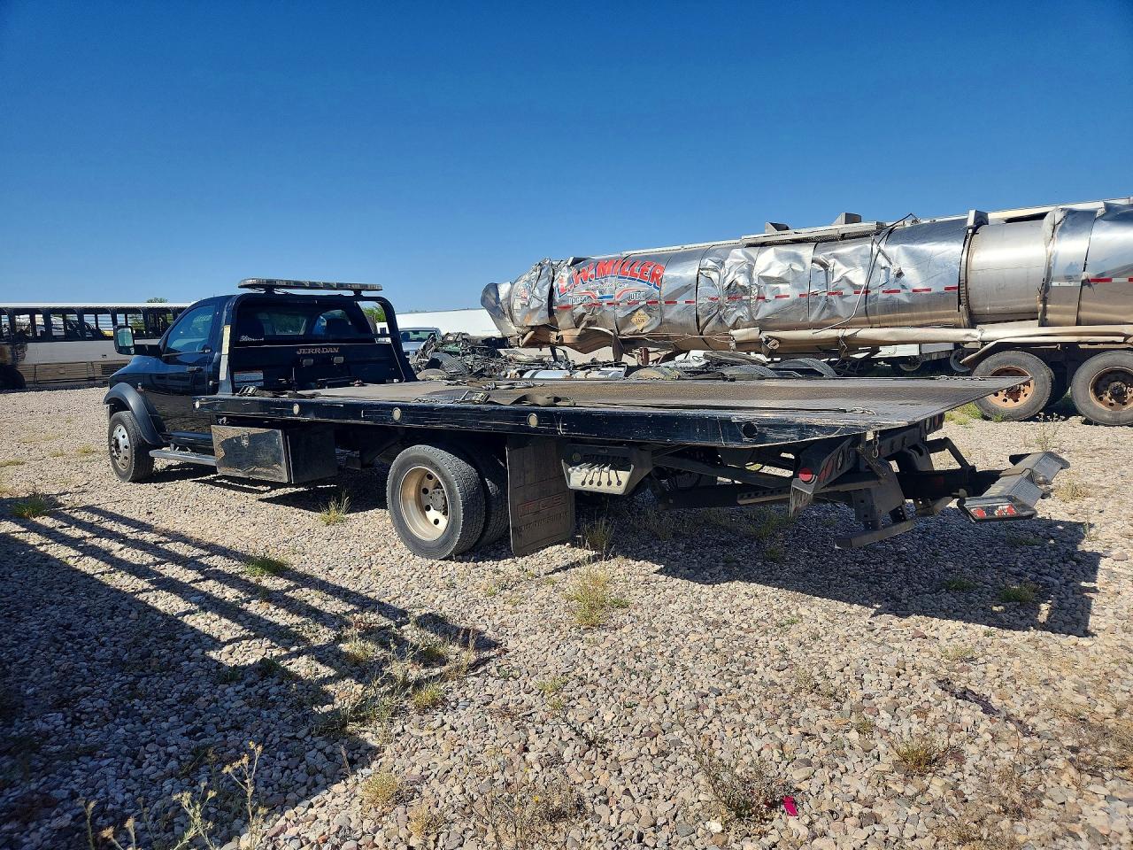 2017 Ram 5500 VIN 3C7WRMDL4HG643313 photo 2