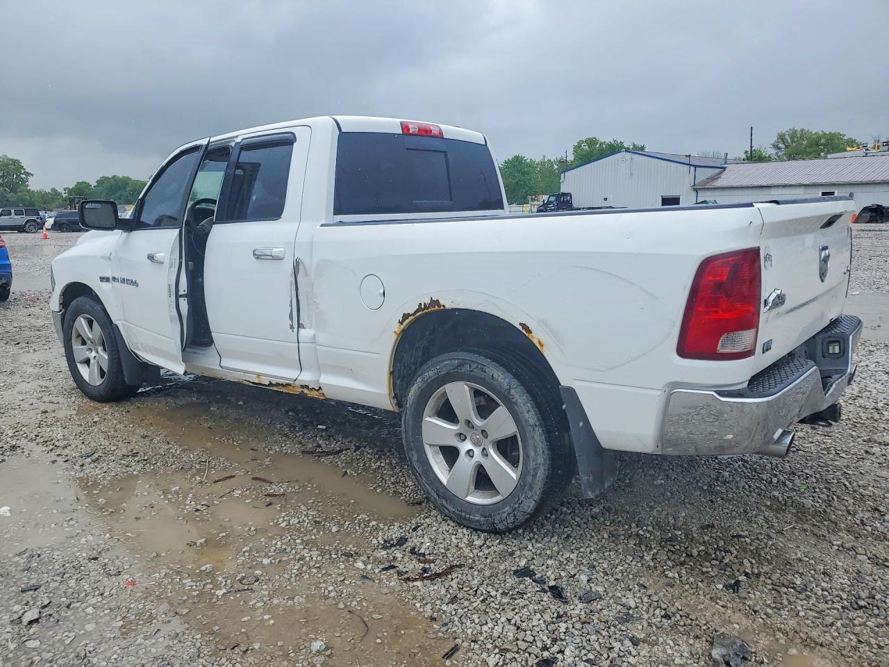 2011 Dodge Ram 1500 VIN 1D7RV1GT9BS599833 photo 2