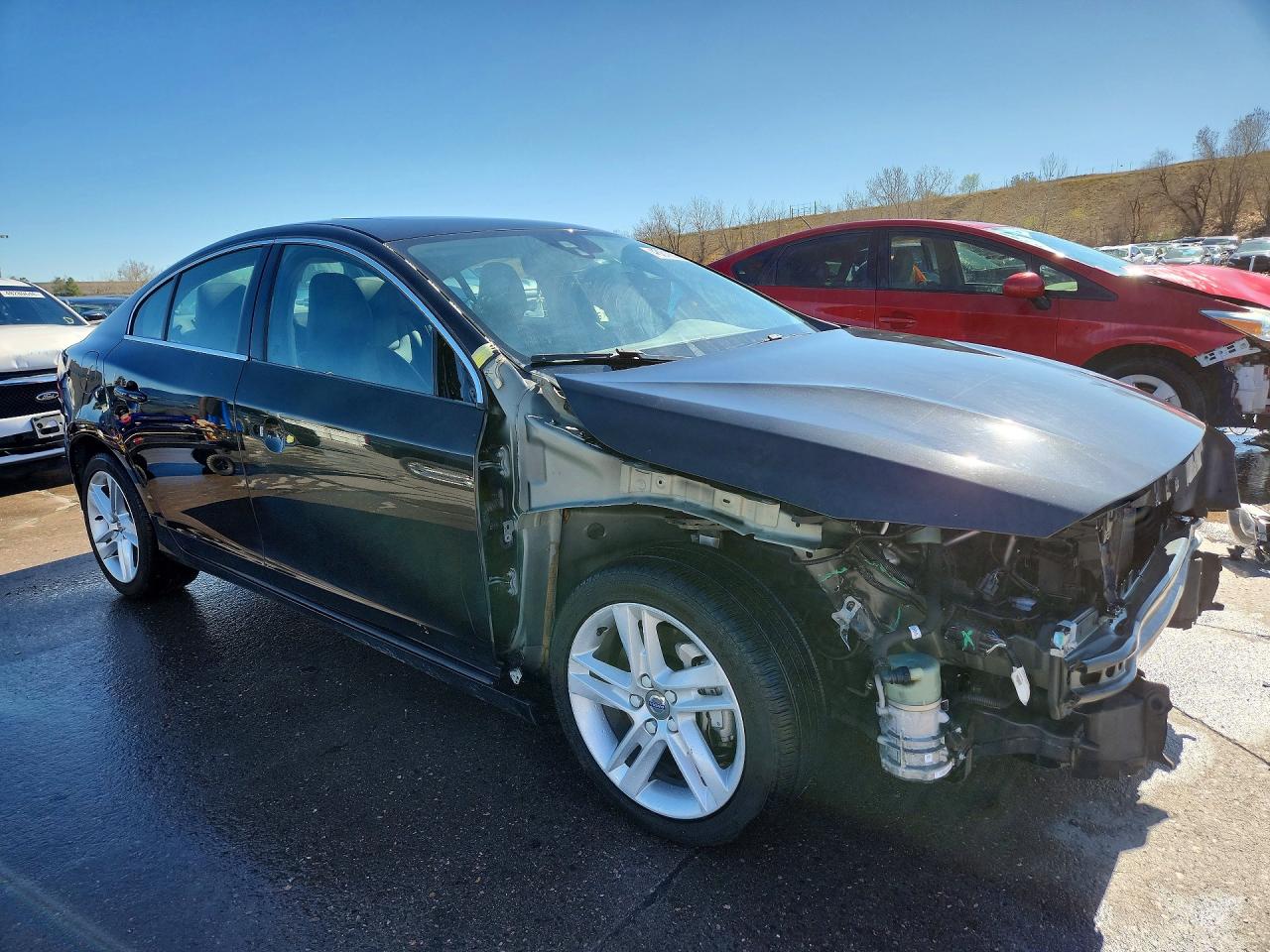 2015 Volvo S60 VIN YV1612TKXF2361680 photo 4