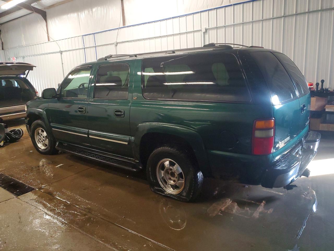 2001 Chevrolet Suburban VIN 3GNFK16T31G176301 photo 2