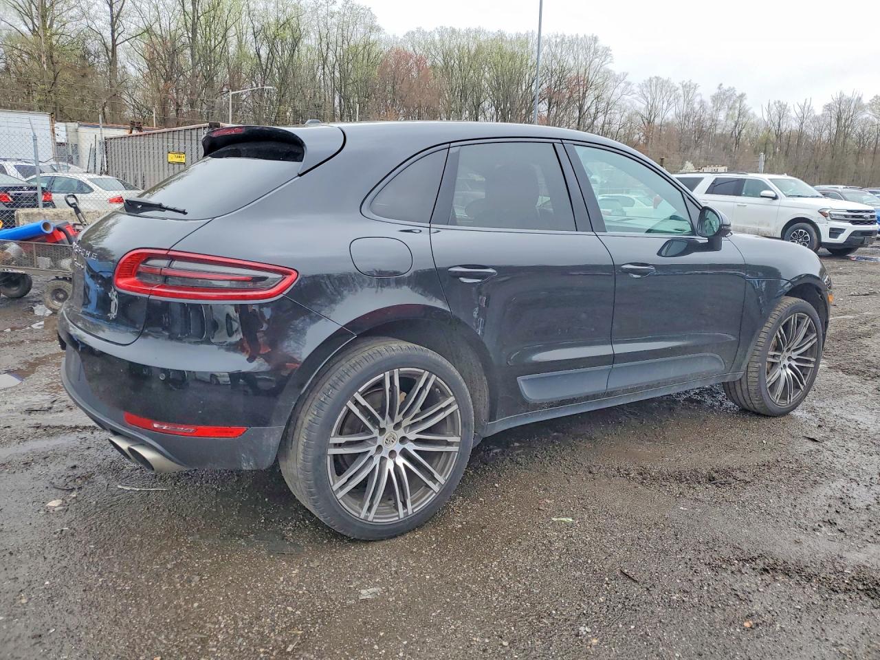 2016 Porsche Macan VIN WP1AB2A58GLB49154 photo 3