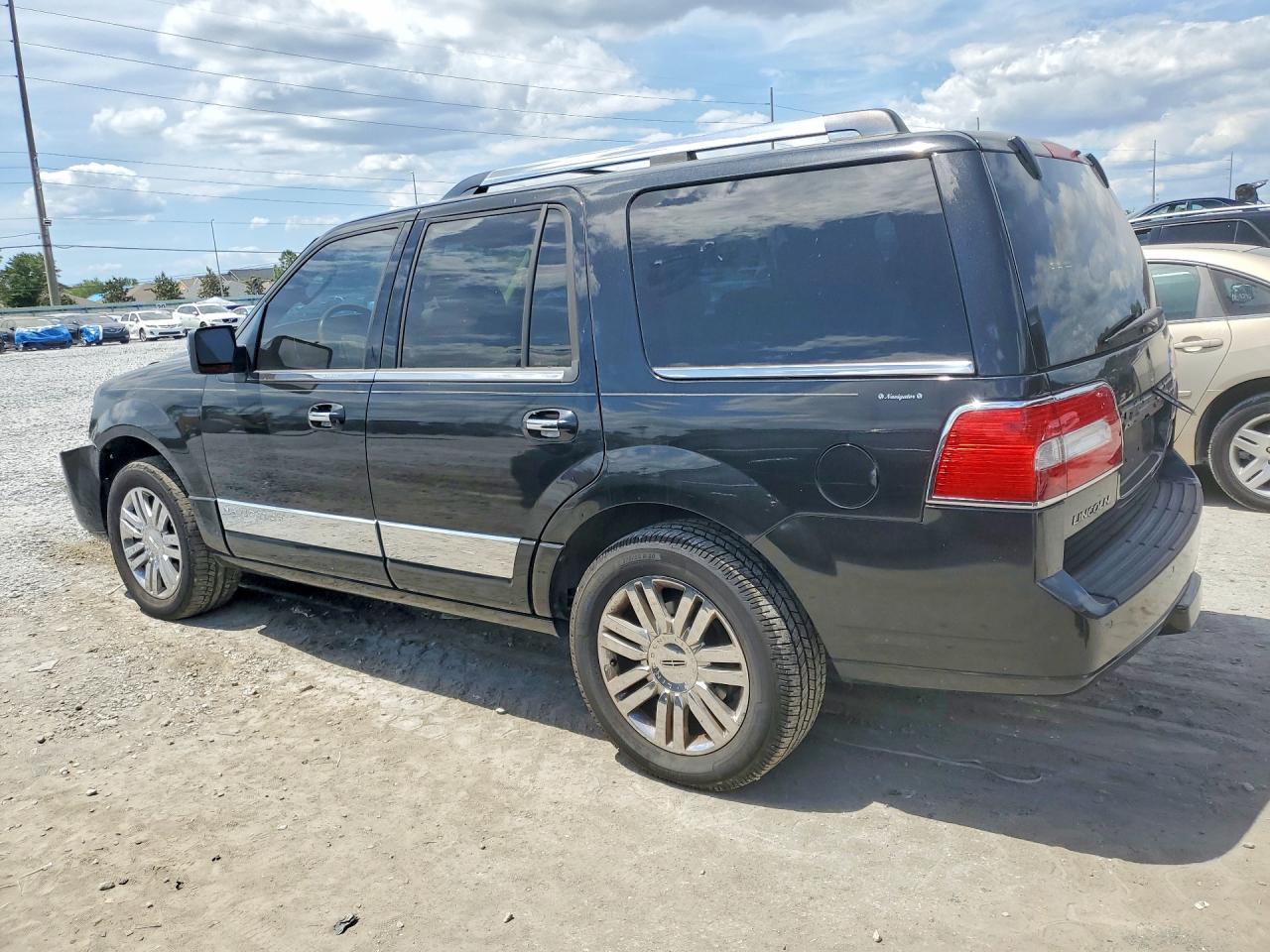 2010 Lincoln Navigator VIN 5LMJJ2H57AEJ10778 photo 2