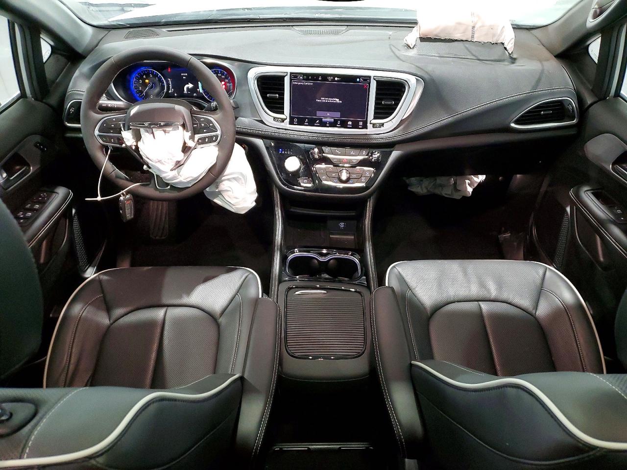 2026 Chrysler Pacifica VIN 2C4RC3GGXTR256028 photo 8