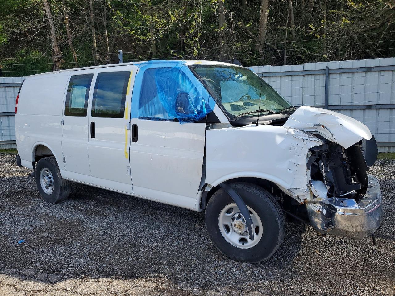 2025 CHEV Express VIN 1GCWGAFP3S1202053 photo 4