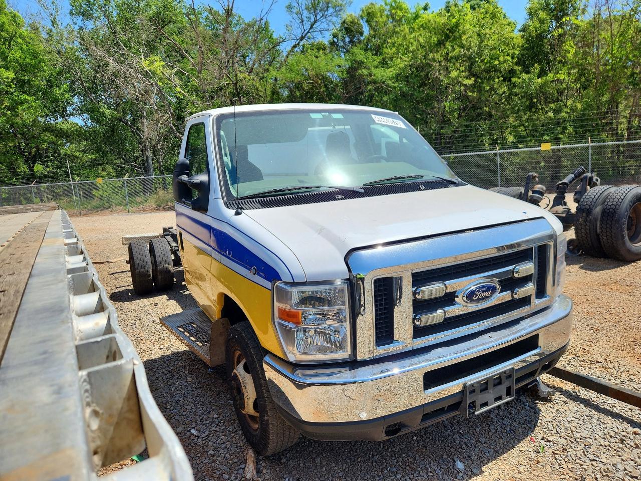 2018 Ford Econoline VIN 1FDXE4FS9JDC23210 photo 4