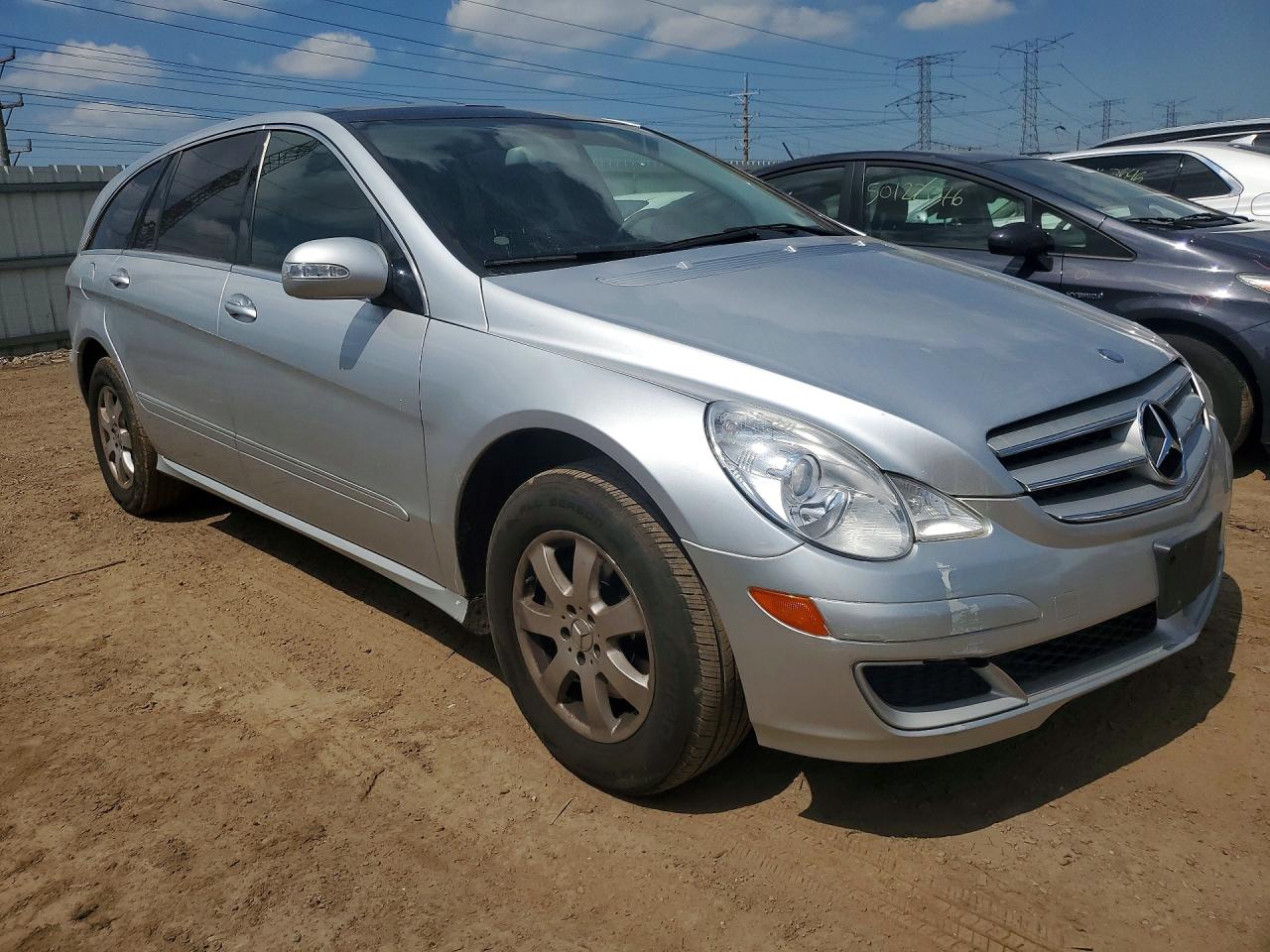 2007 Mercedes-Benz R-class VIN 4JGCB65E47A055369 photo 4
