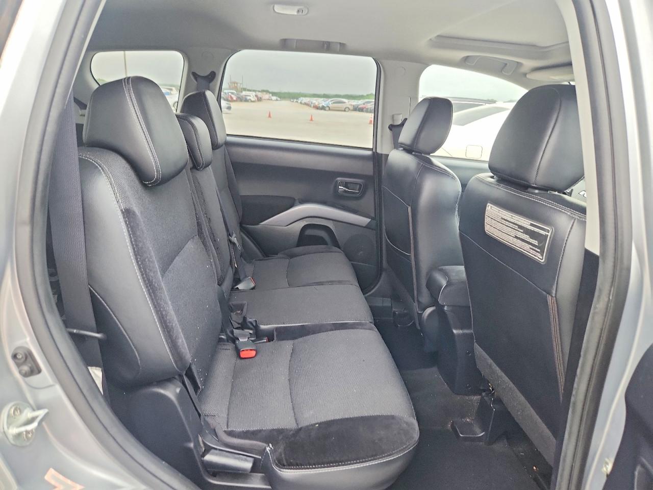2010 Mitsubishi Outlander VIN JA4AS3AW2AZ009454 photo 11