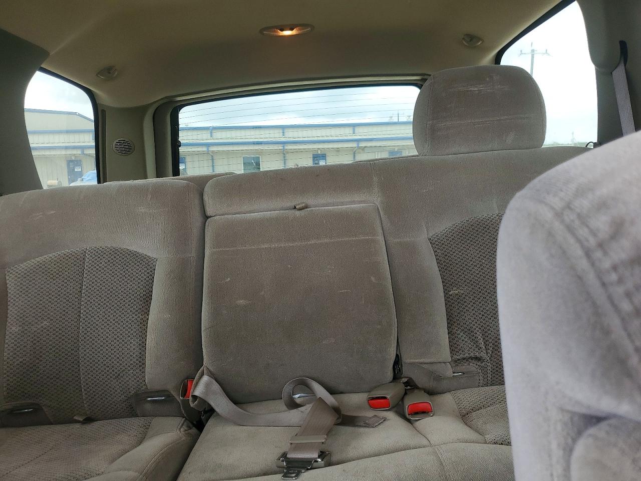 2002 Chevrolet Tahoe VIN 1GNEC13Z12R136575 photo 10