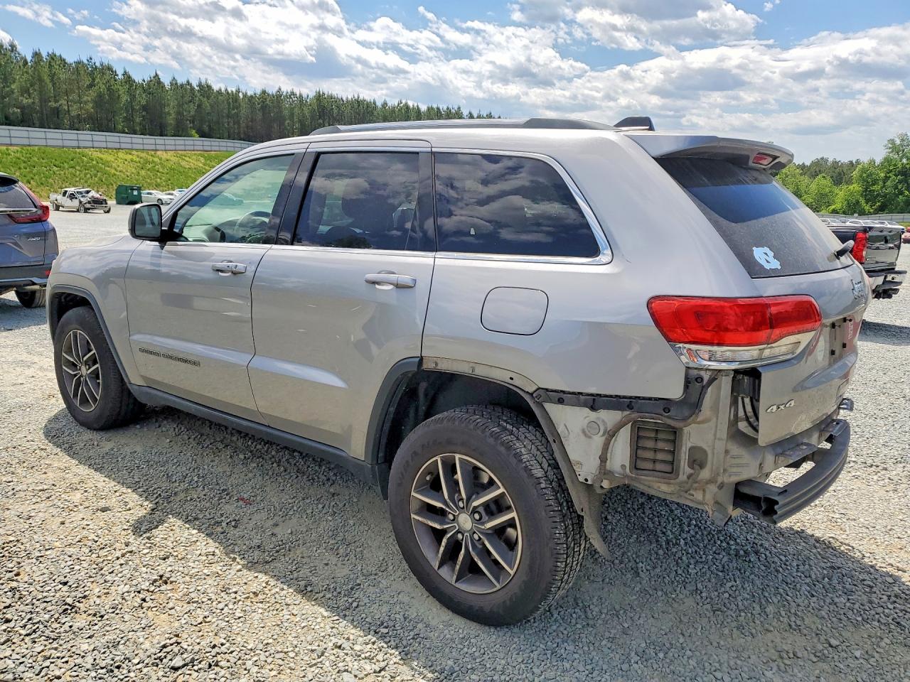 2018 Cherokee VIN 1C4RJFAG0JC287732 photo 2