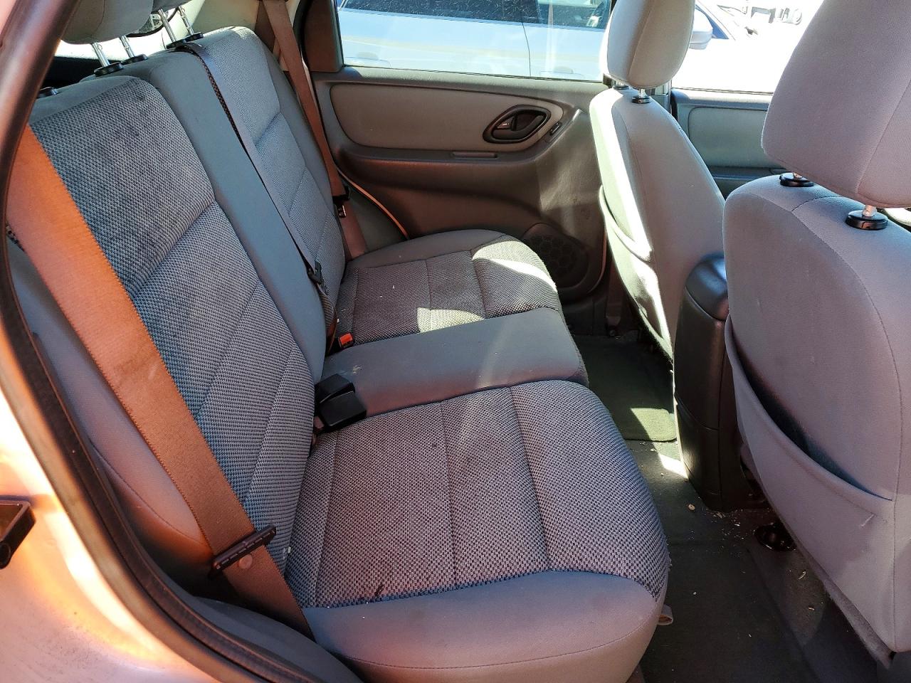 2005 Ford Escape VIN 1FMYU93145KA44025 photo 11
