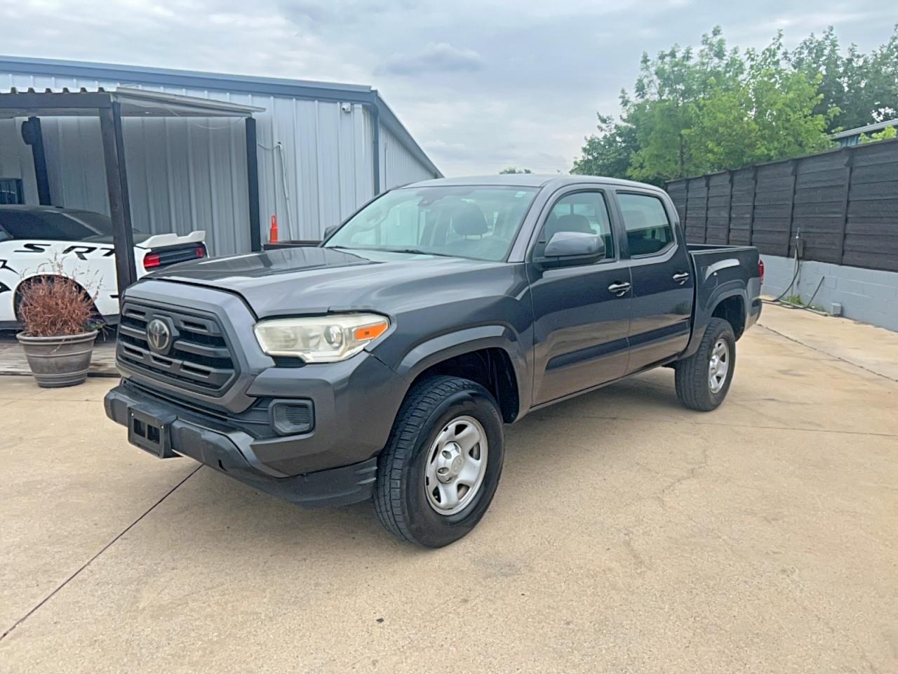2018 Toyota Tacoma sr VIN 5TFAX5GN7JX104508 photo 2