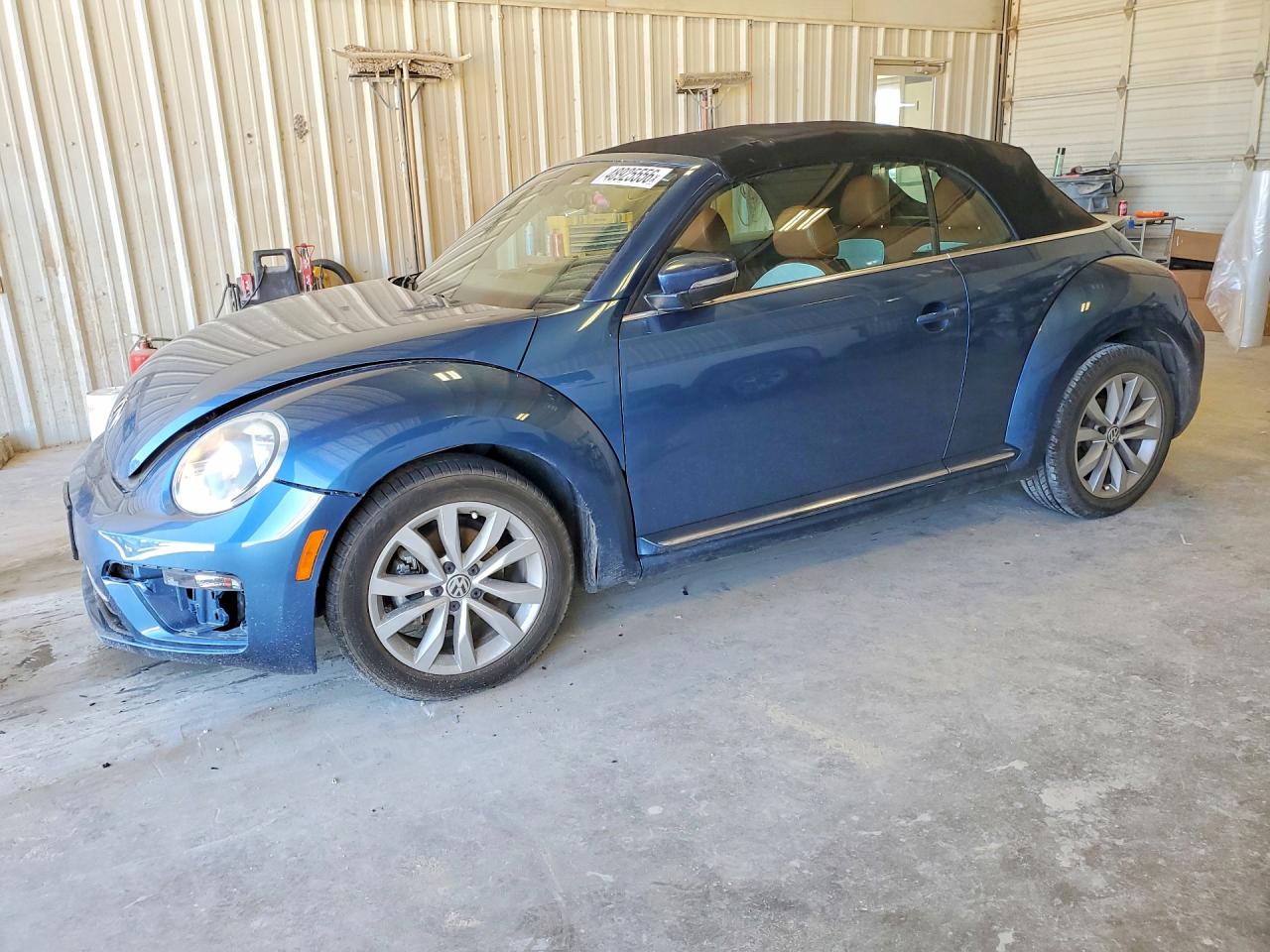 2017 Volkswagen Beetle VIN 3VW517AT7HM813992 photo 1