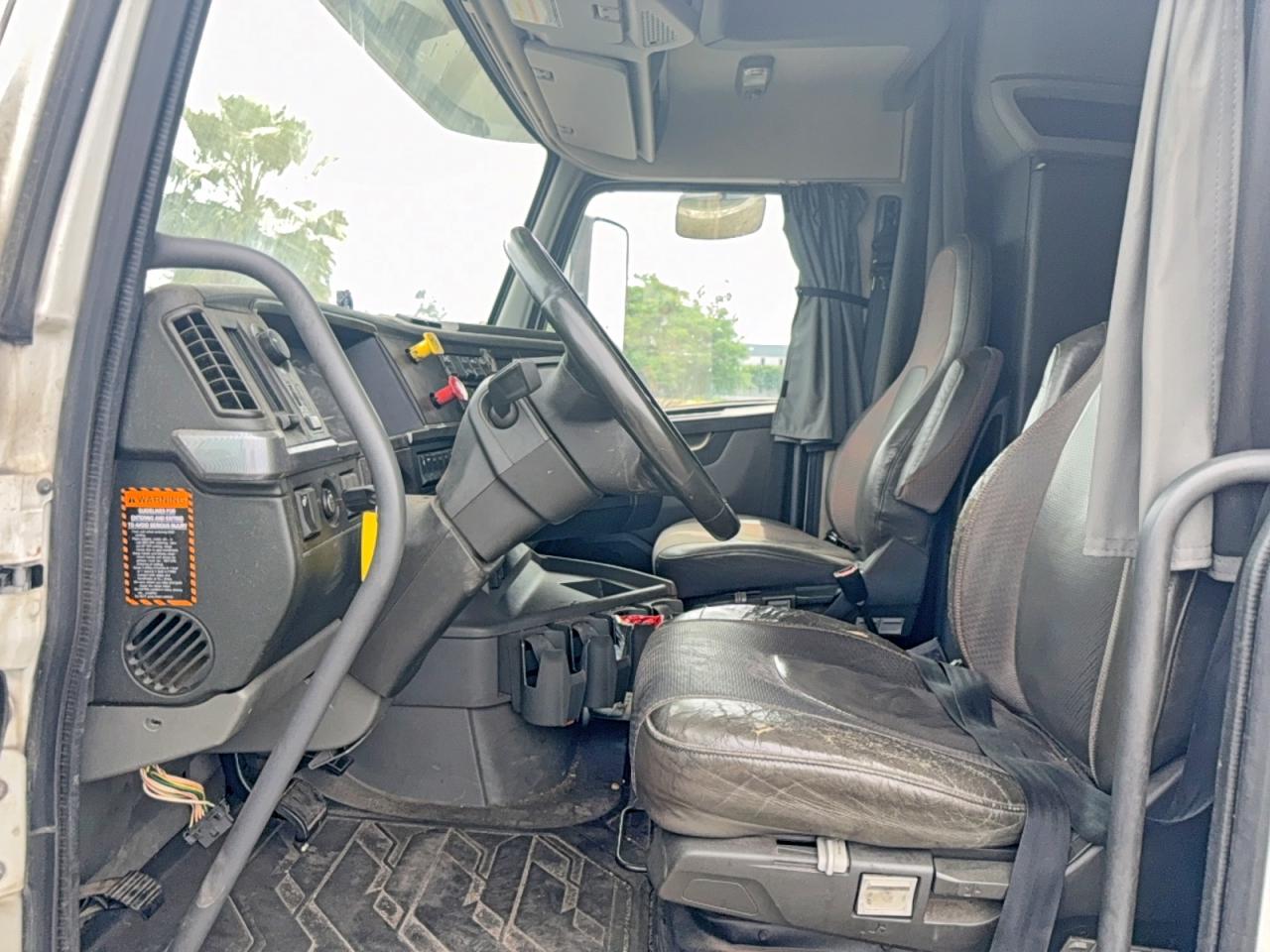 2020 Volvo Vn VIN 4V4NC9EH4LN258310 photo 9