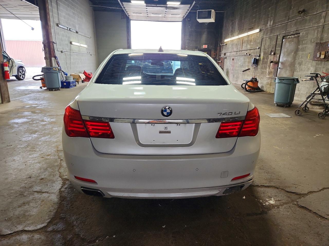 2011 BMW 7 series VIN WBAKB4C55BC573833 photo 6