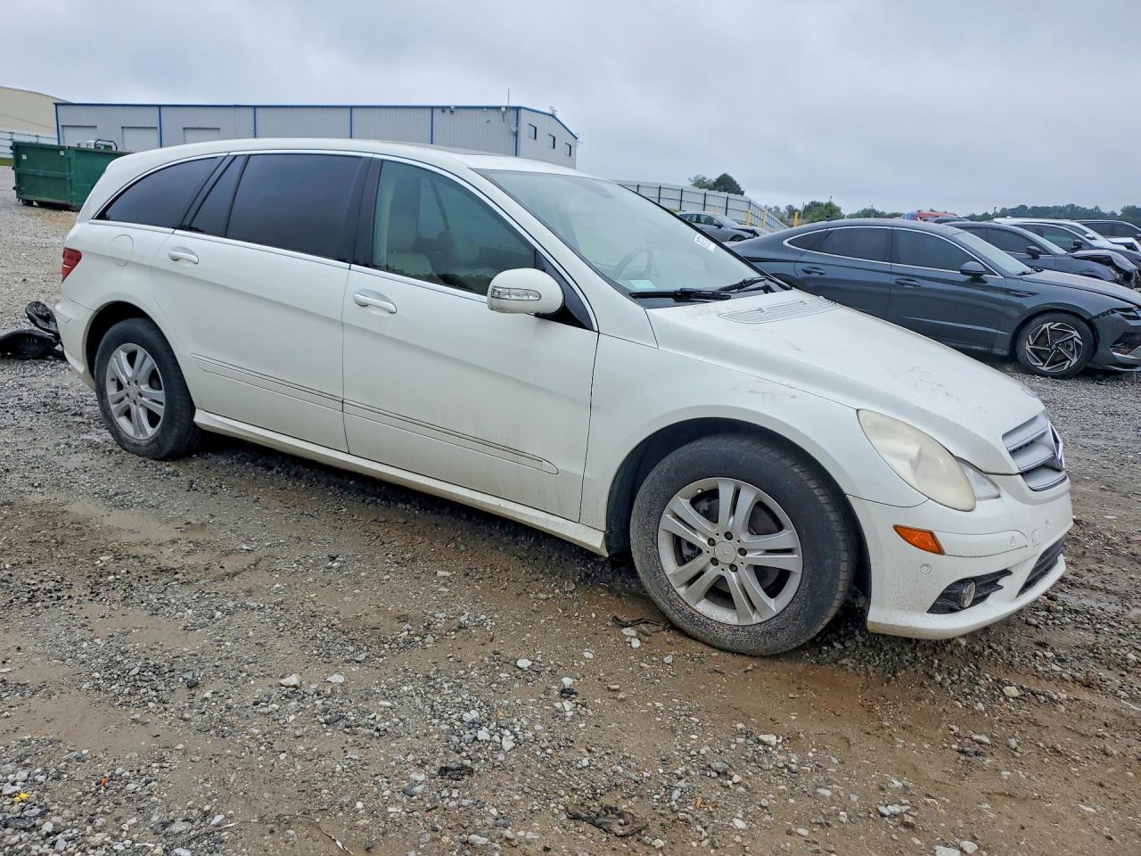 2008 Mercedes R-class VIN 4JGCB56E88A081760 photo 4