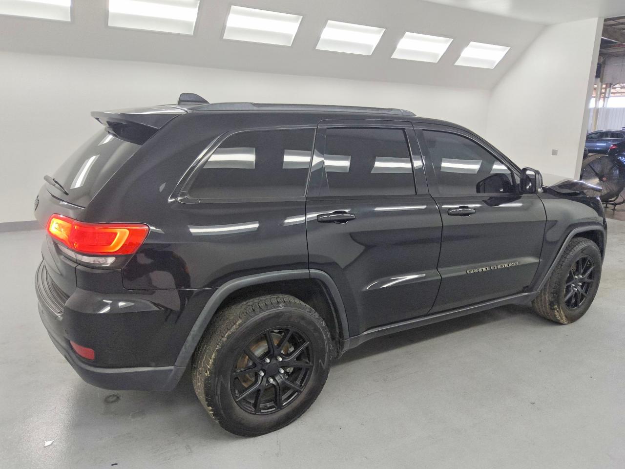 2017 Jeep Grand cher VIN 1C4RJEBG5HC779305 photo 3