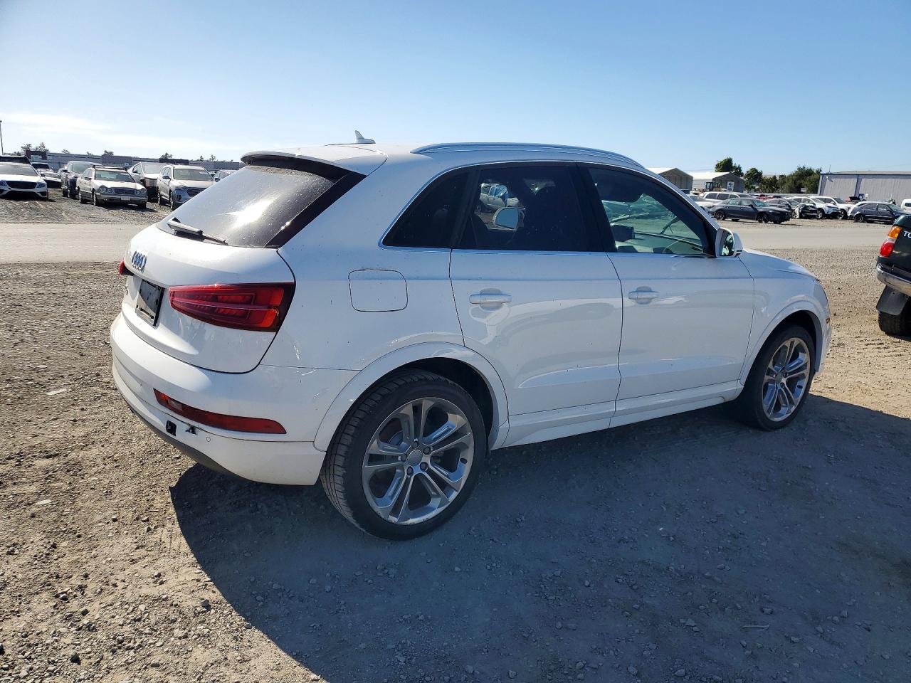 2016 Audi Q3 VIN WA1BFCFSXGR011394 photo 3