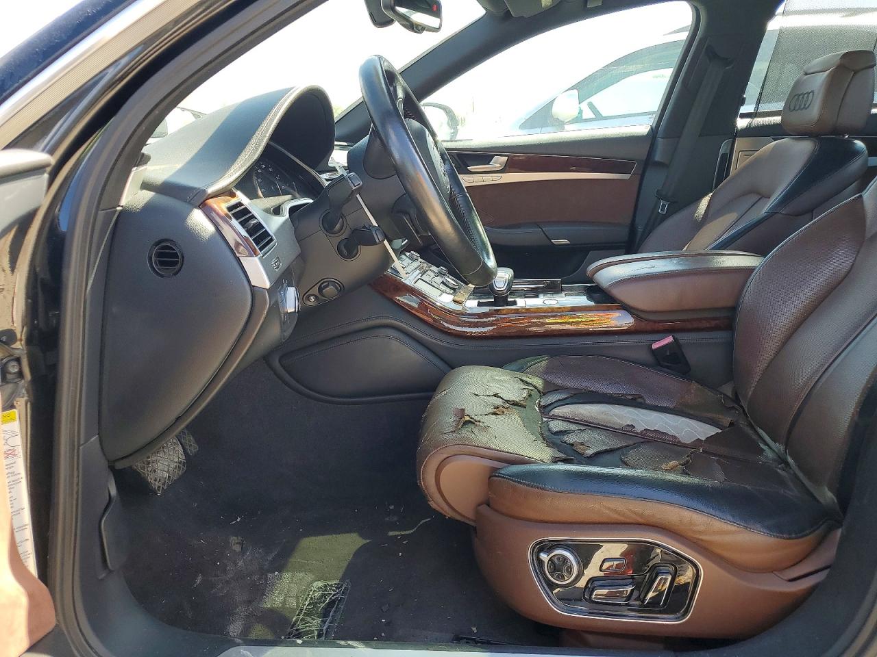 2011 Audi A8 VIN WAUAVAFD0BN001061 photo 7