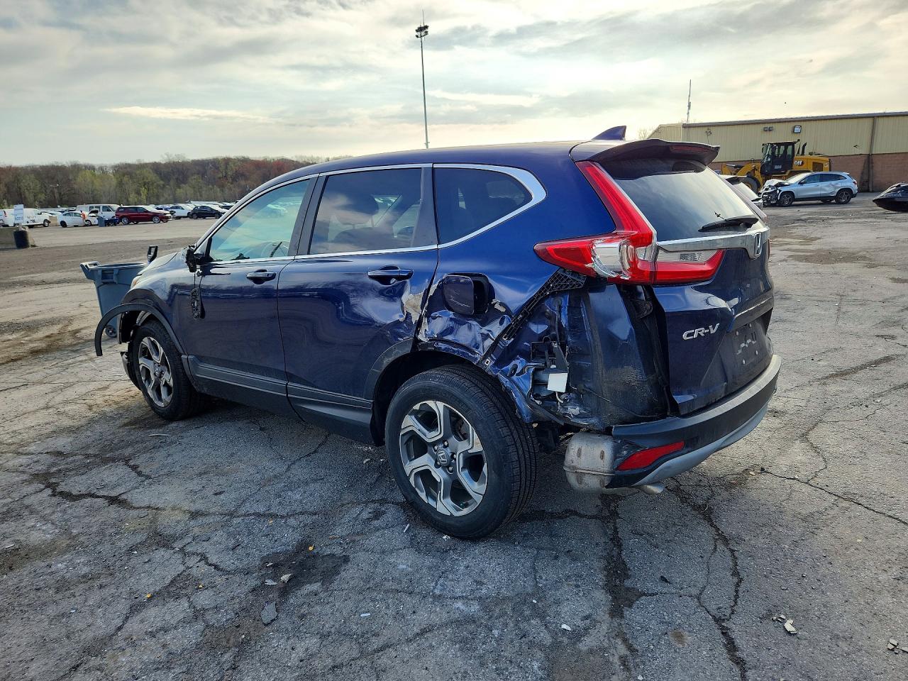 2017 Honda Crv VIN 2HKRW2H53HH668407 photo 2