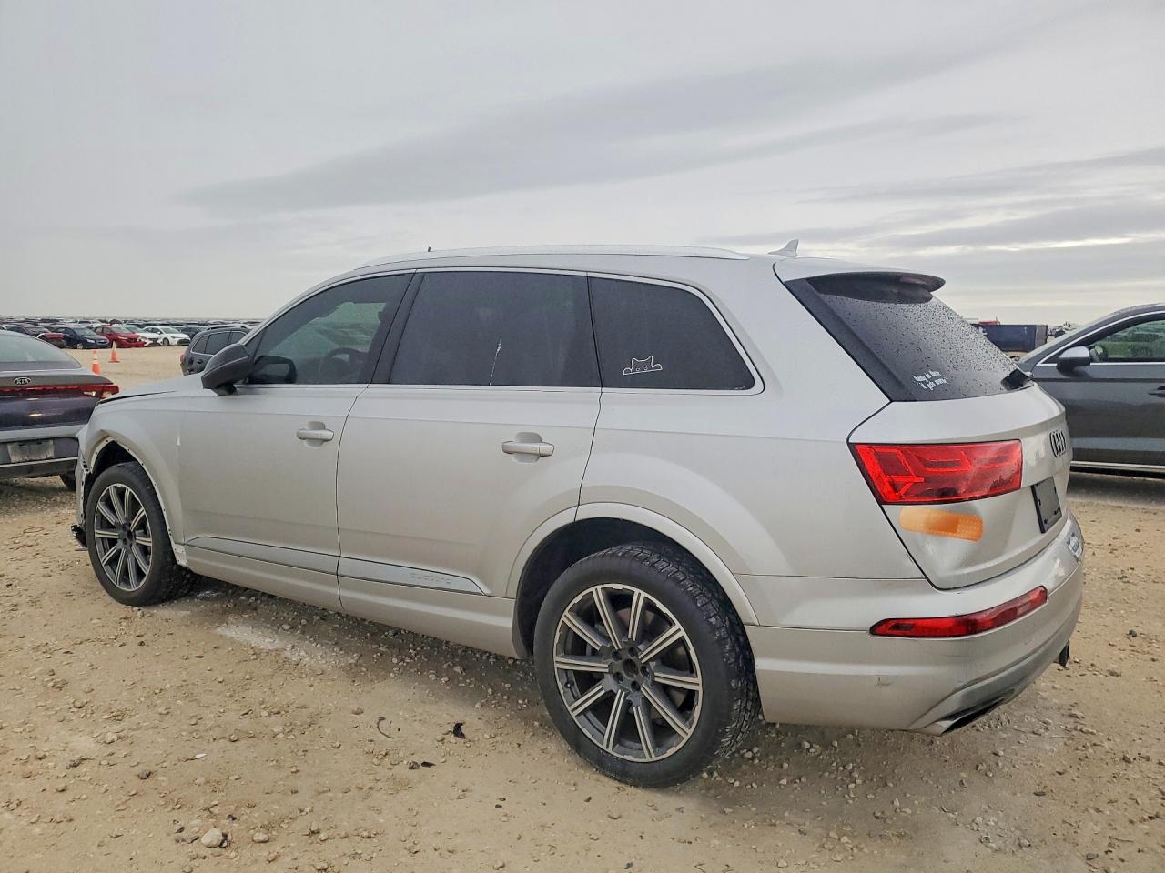 2018 Audi Q7 VIN WA1VAAF78JD048119 photo 2
