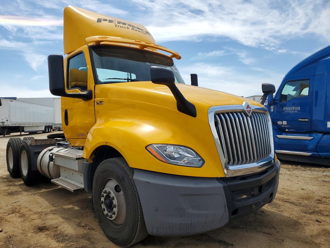 2020 International All other VIN 3HSDZTZR4LN233599 photo 1