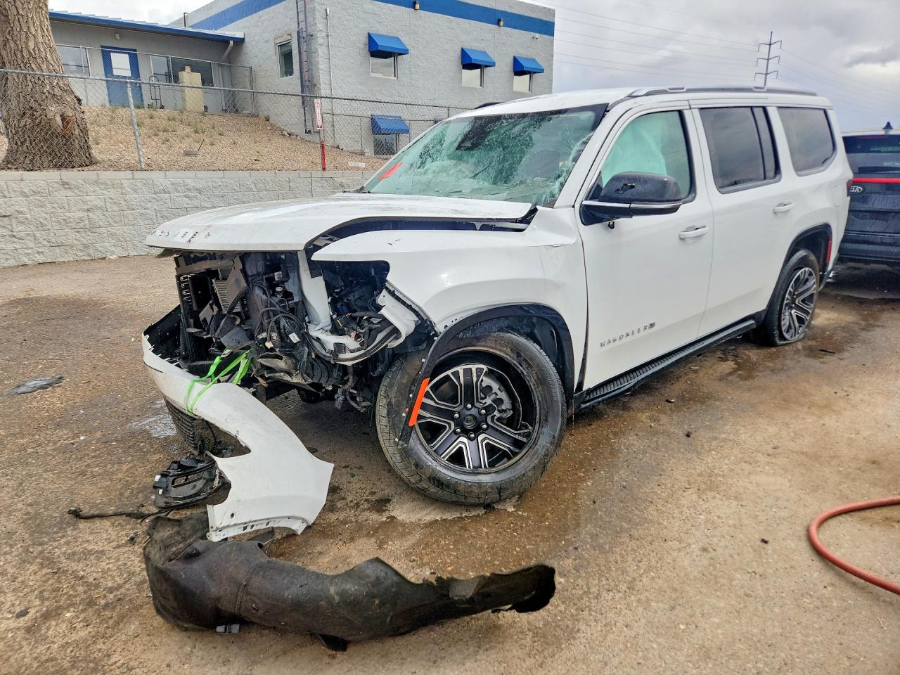 2025 Jeep Wagoneer VIN 1C4SJVBP1SS530224 photo 1