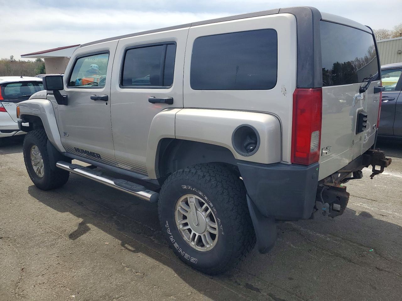 2007 Hummer H3 VIN 5GTDN13E478102521 photo 2