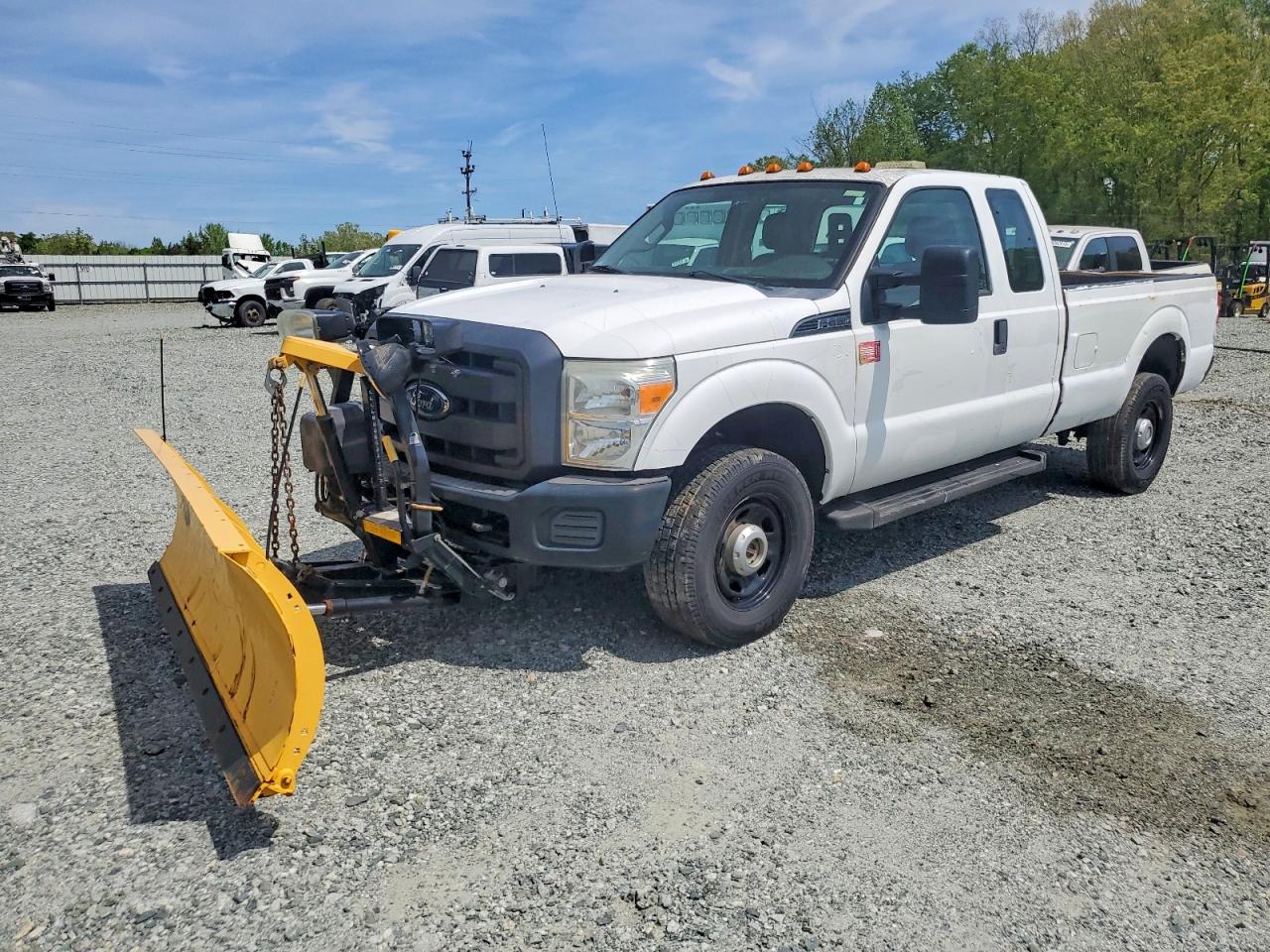 2014 Ford F350 VIN 1FT8X3B61EEA94661 photo 2