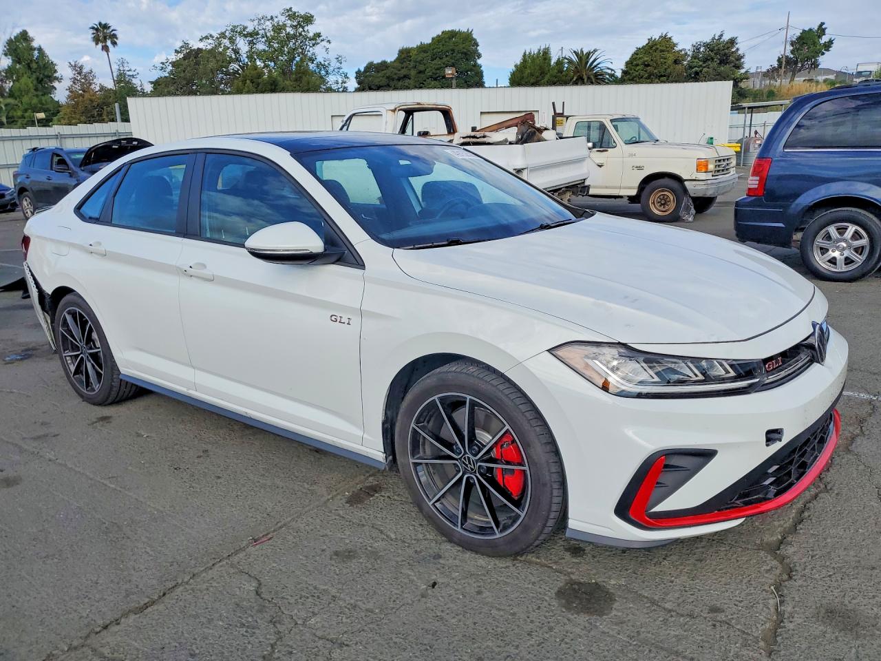 2025 Volkswagen Jetta VIN 3VW2T7BU9SM031818 photo 4