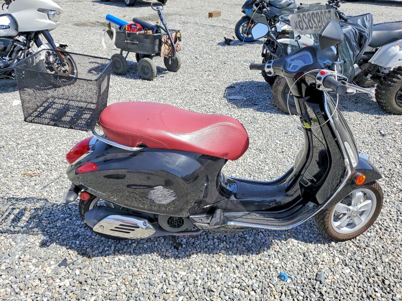 2015 Vespa Scooter VIN ZAPM818GXF5101851 photo 1