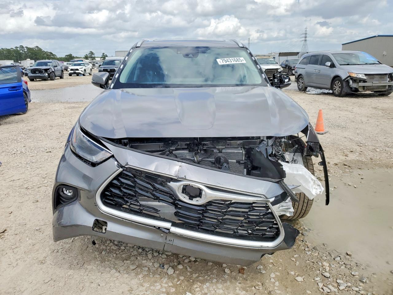 2026 Toyota Highlander VIN 5TDKDRBH6TS598522 photo 5