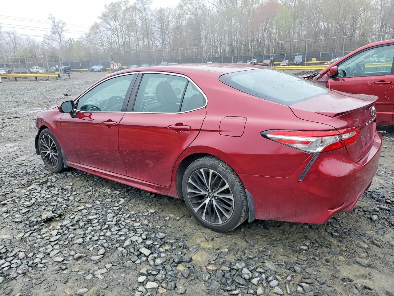 2018 Toyota Camry VIN 4T1B11HK2JU607069 photo 2