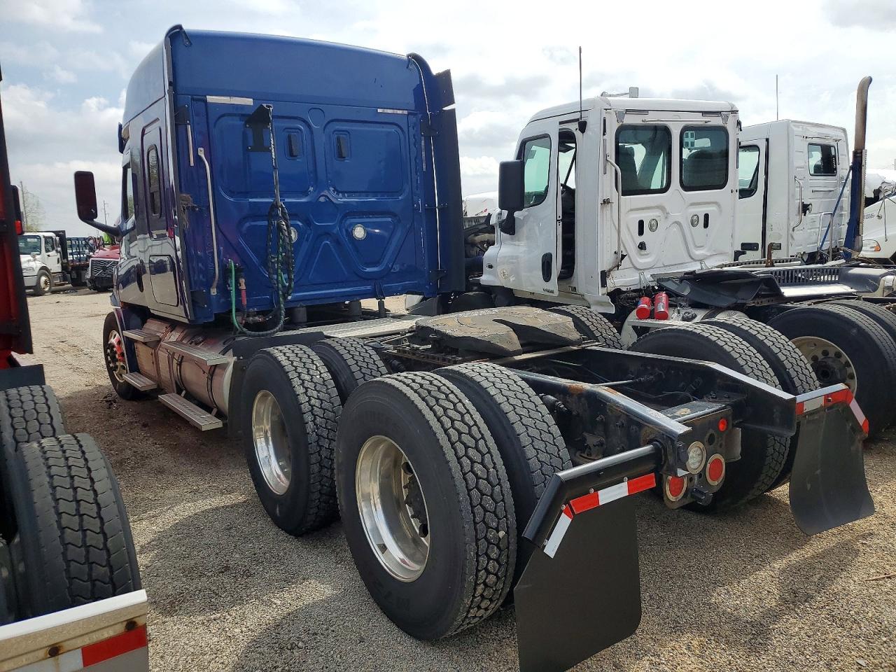 2019 FREIGHTLINER All other VIN 3AKJHHDR5KSLE9721 photo 3