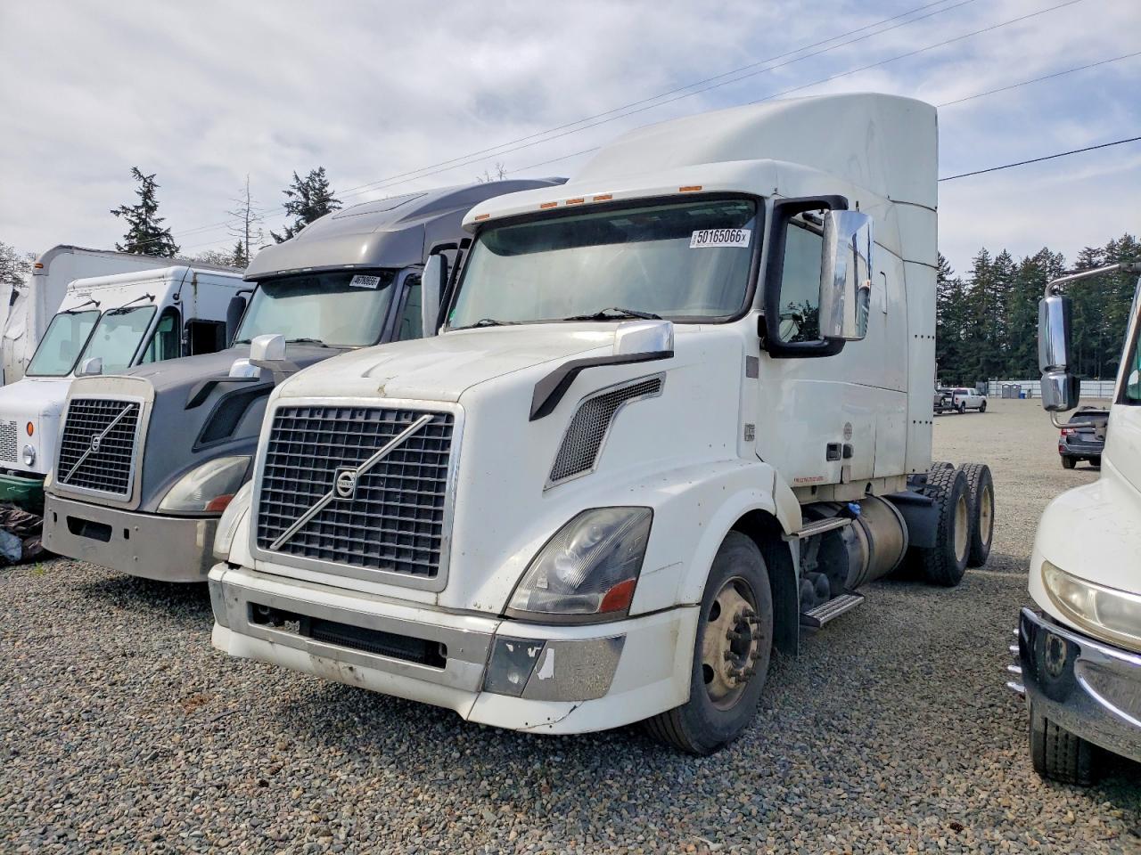 2015 VOLV Vn VIN 4V4NC9EH2FN920518 photo 2