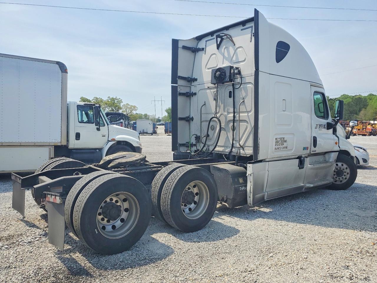 2018 FREIGHTLINER All other VIN 3AKJGLDR8JSHR0755 photo 4