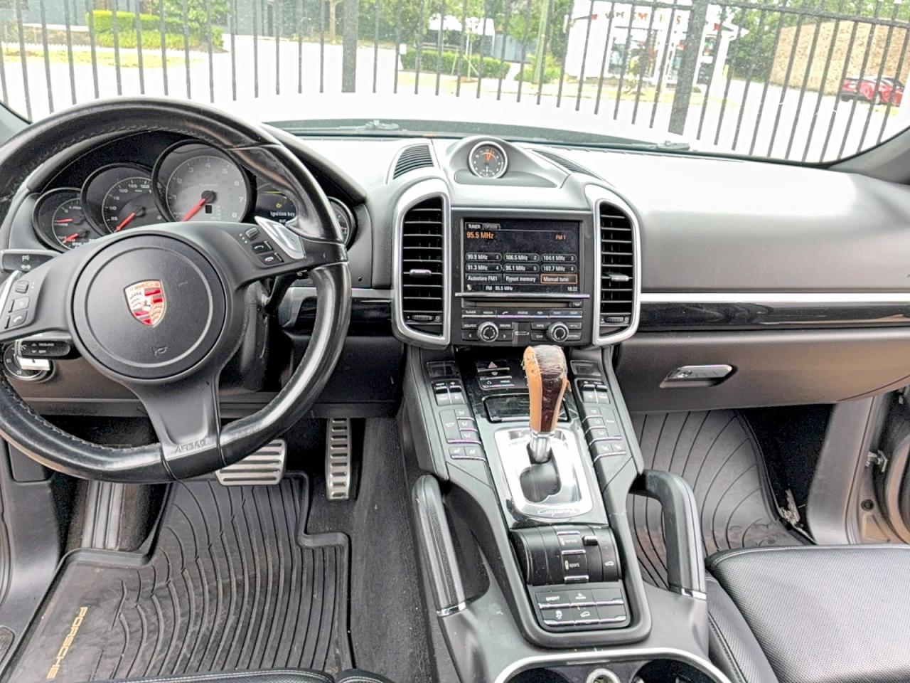 2013 Porsche Cayenne VIN WP1AE2A29DLA14418 photo 9