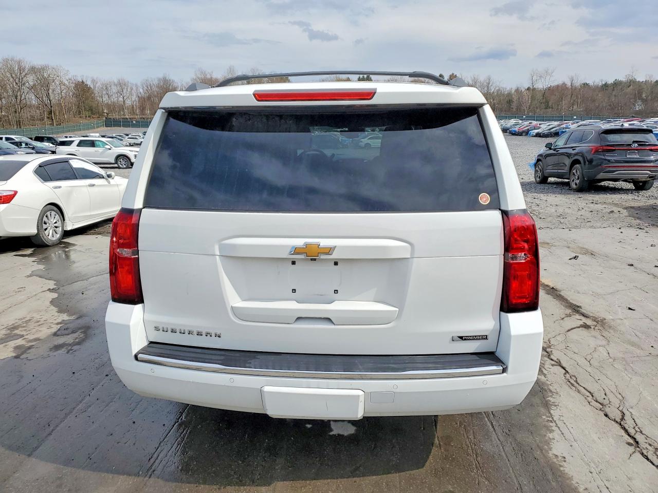 2018 Chevrolet Suburban VIN 1GNSKJKC3JR195550 photo 6