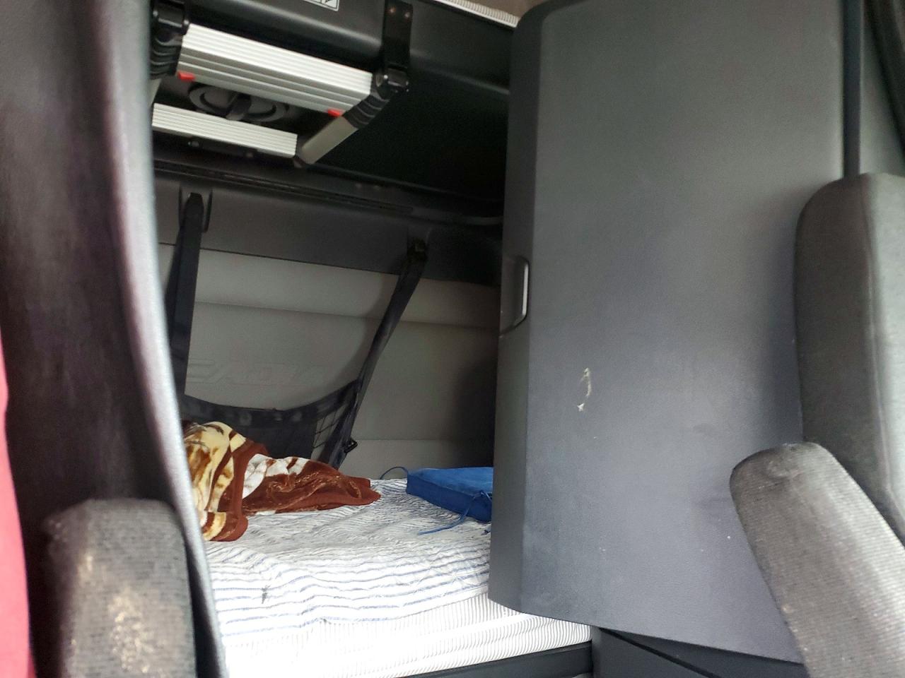2018 FREIGHTLINER All other VIN 3AKJHHDR1JSJW9381 photo 6