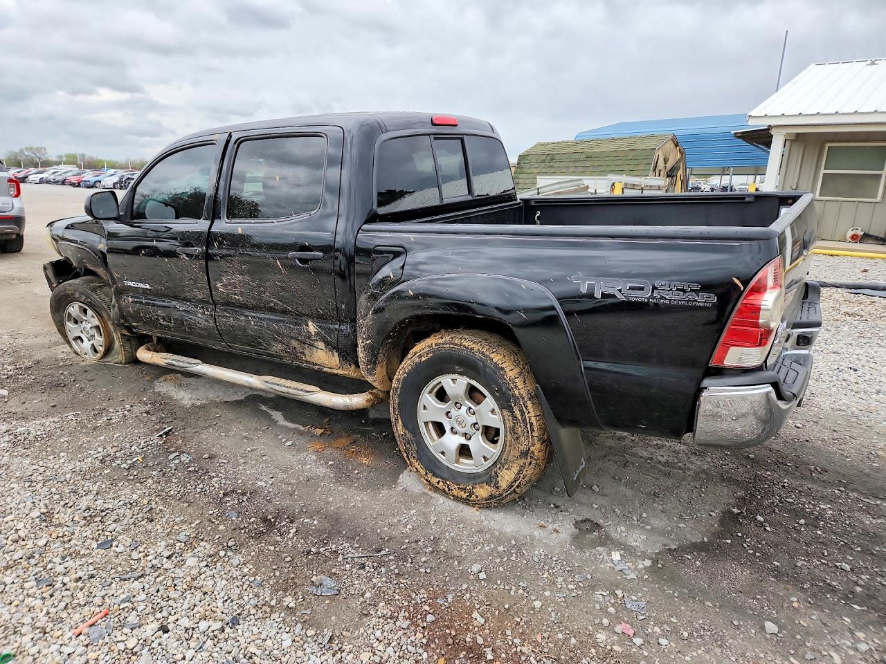 2013 Toyota Tacoma VIN 3TMLU4EN7DM108647 photo 2