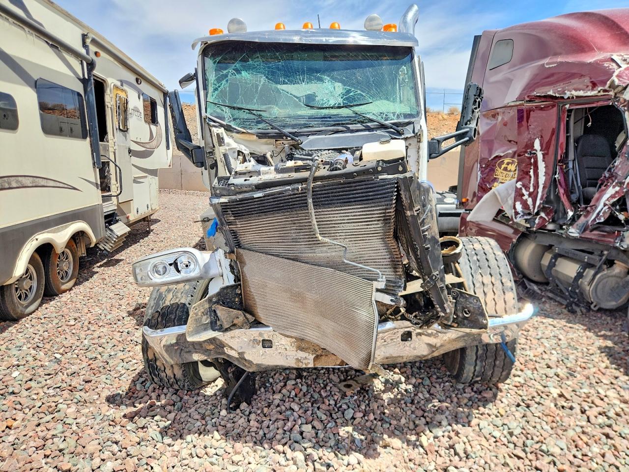2019 PETERBILT All models VIN 1NPCL40X5KD614412 photo 2