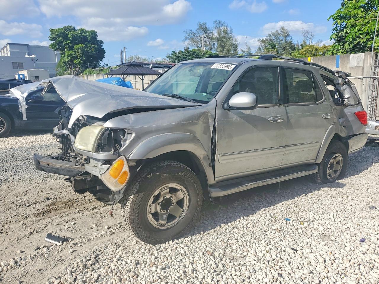 2002 Toyota Sequoia VIN 5TDZT34A52S061556 photo 1