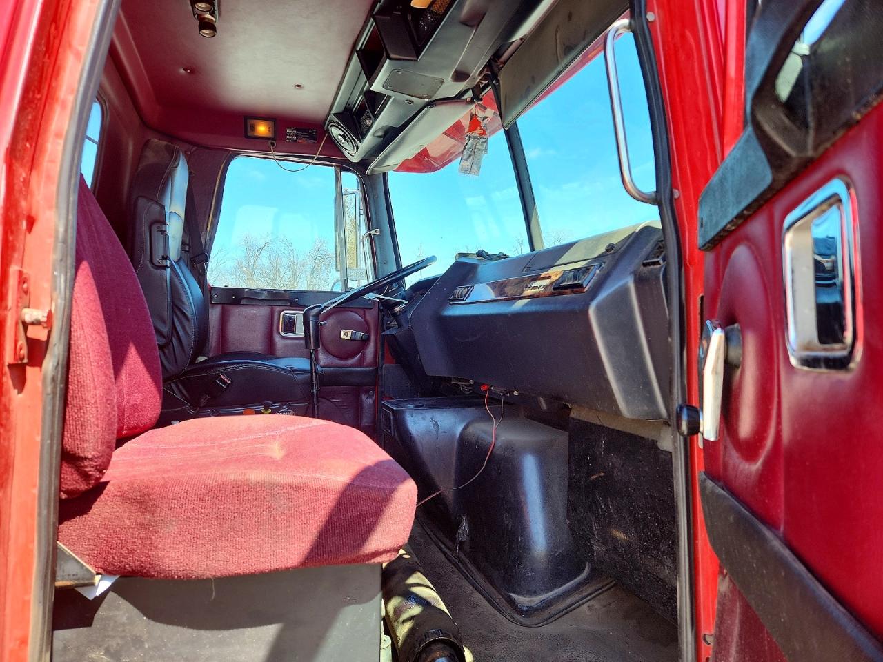 2000 VOLVO Convention VIN 4V5JC2UF7YN869442 photo 5