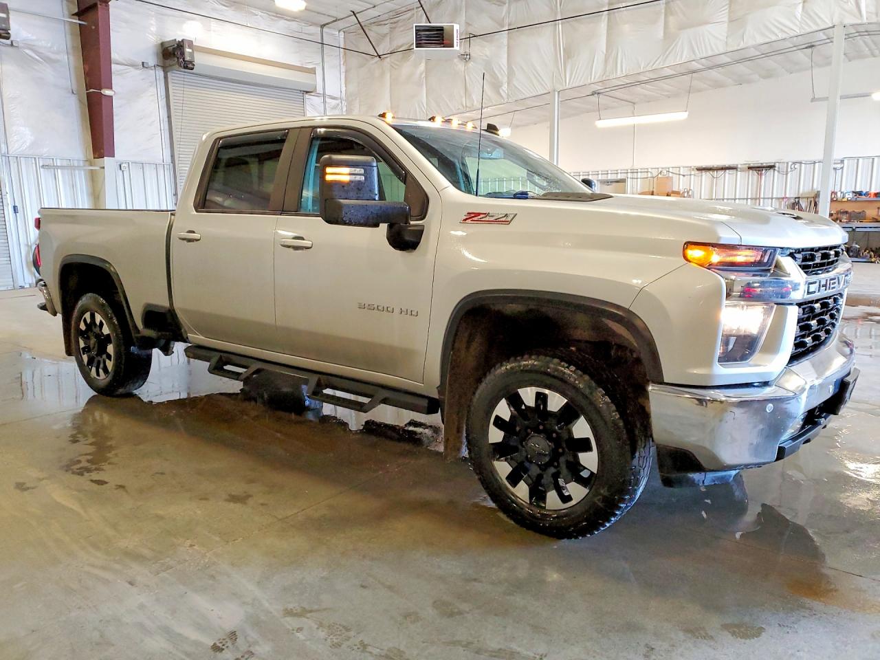 2020 Chev All models VIN 1GC4YTE71LF333505 photo 4