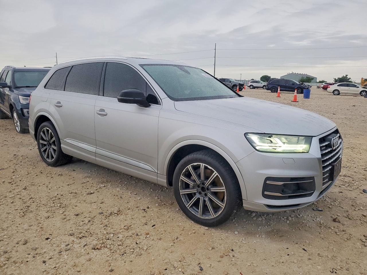 2018 Audi Q7 VIN WA1VAAF78JD048119 photo 4