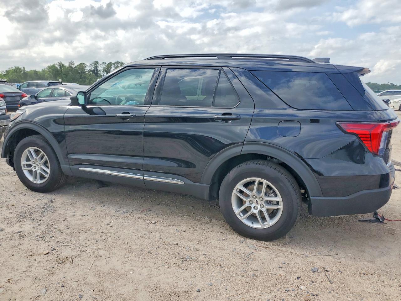 2025 Ford Explorer a VIN 1FMUK8DH5SGC64931 photo 2