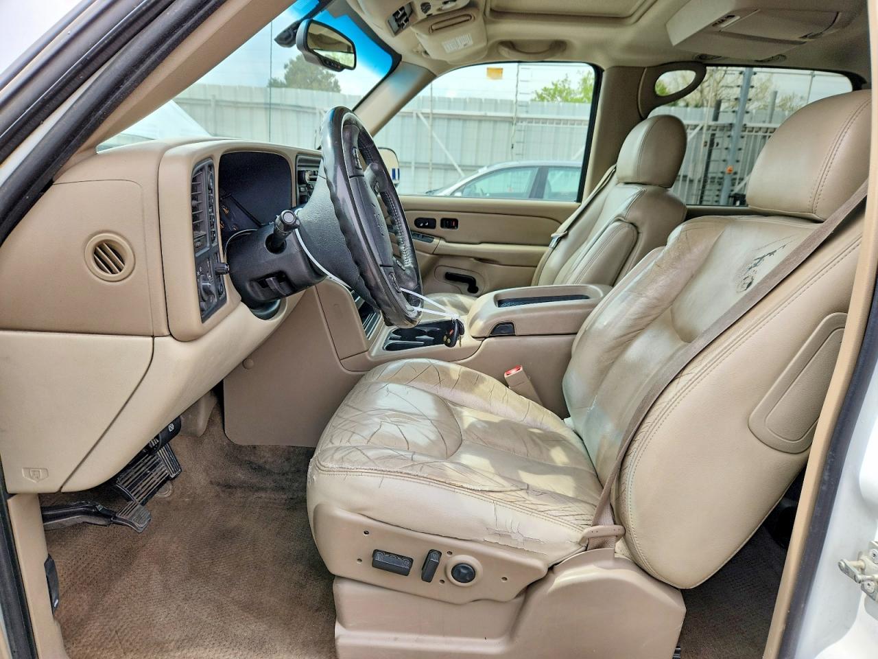 2004 Chevrolet Suburban VIN 1GNFK16TX4J204484 photo 7