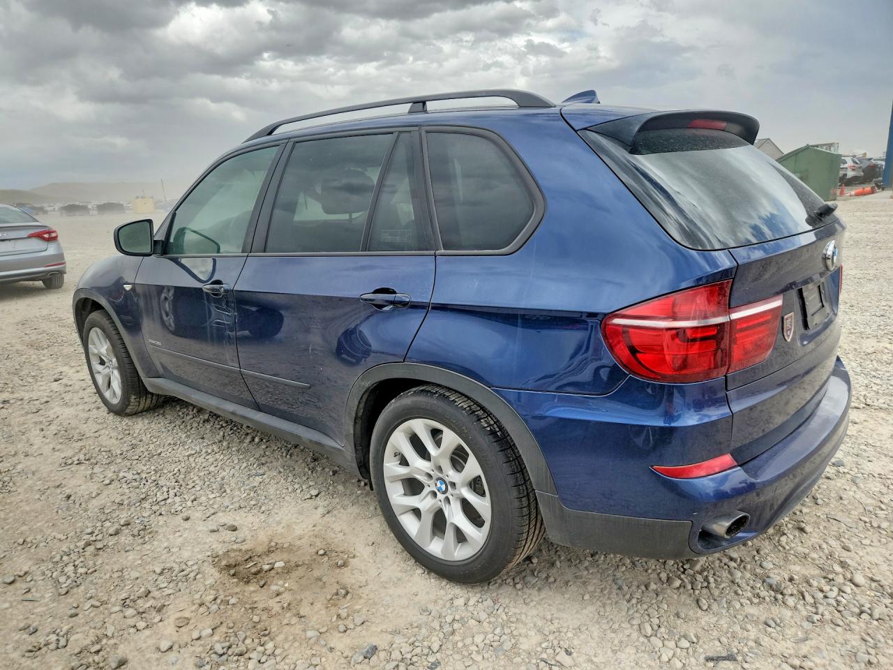 2011 BMW X5 VIN 5UXZV4C59BL405748 photo 2