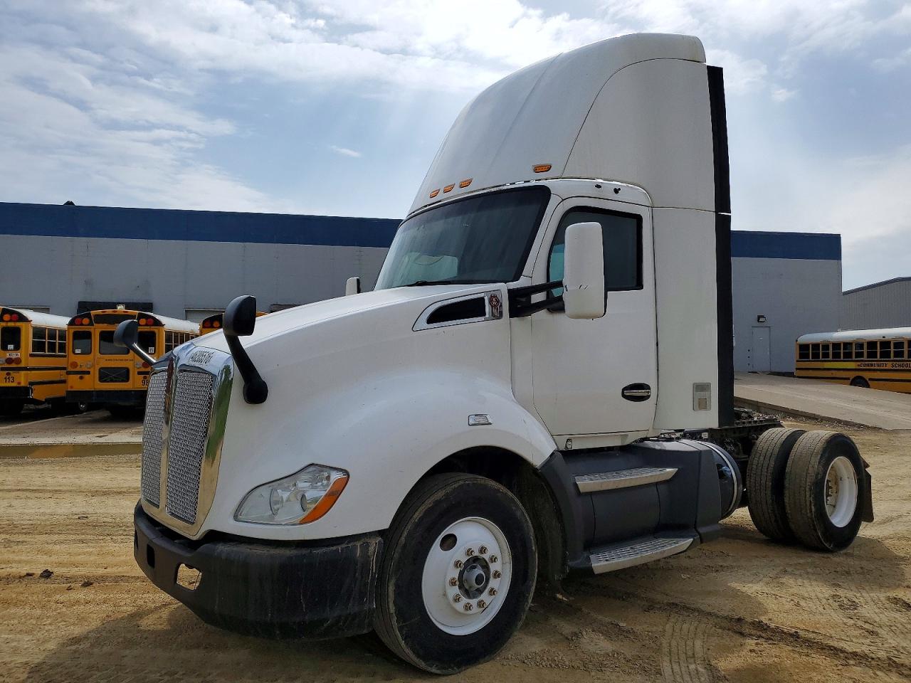 2016 KENWORTH All other VIN 1XKYA48XXGJ496331 photo 2