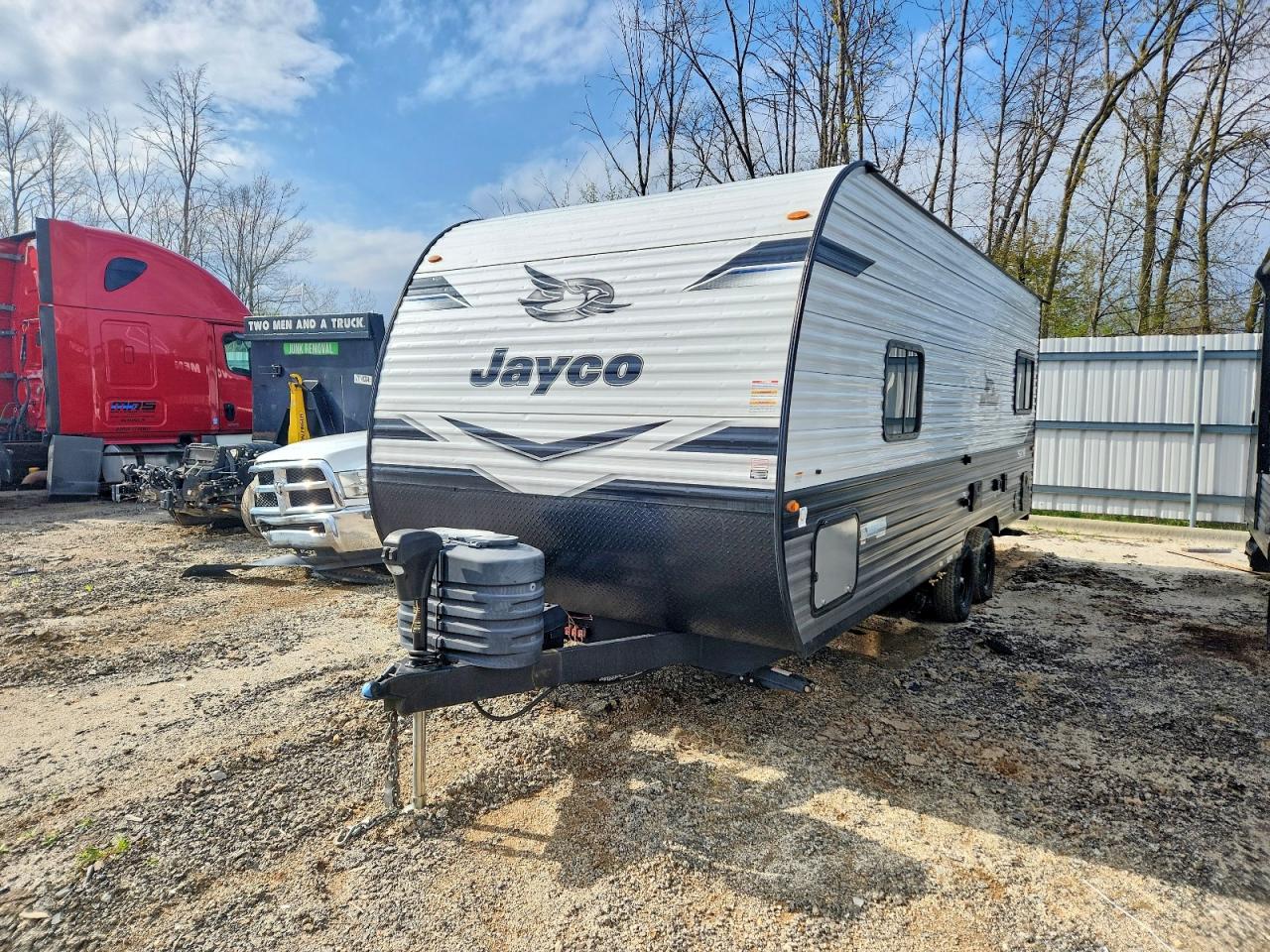 2024 JAYCO Jayflight VIN 1UJBC0BL9R1YZ0500 photo 2