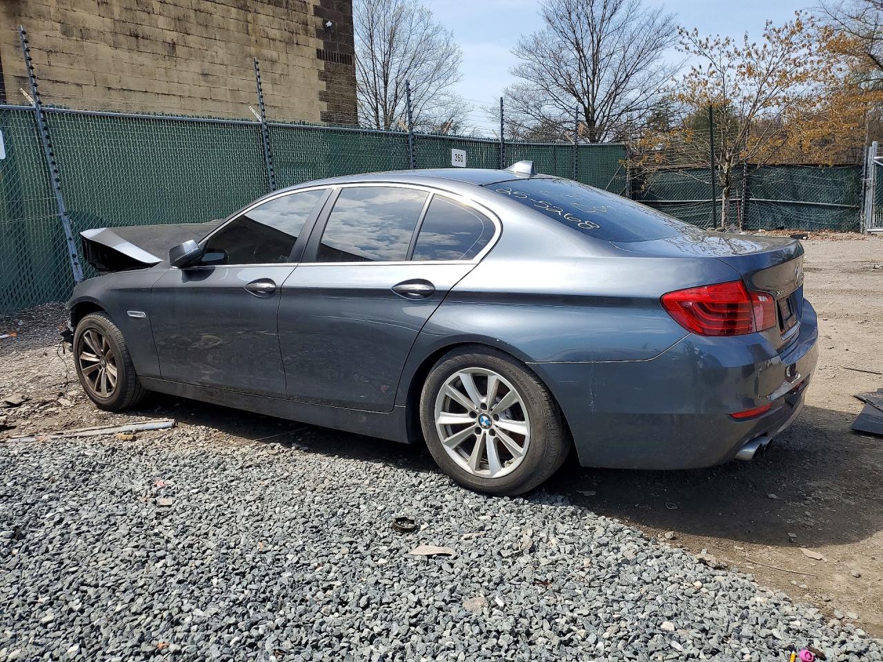 2016 BMW 5 series VIN WBA5A7C56GG643132 photo 2